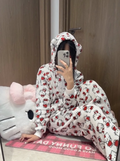 Hello Kitty Christmas Pajama Set