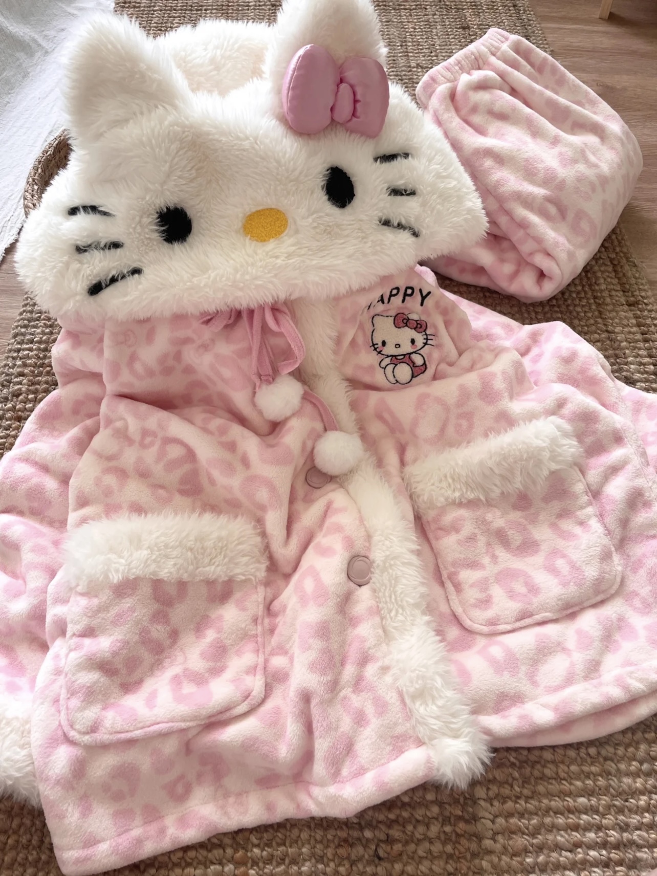 Leopard Print Hello Kitty Flannel Pajamas for Women, Thickened Warm Pajamas for Autumn and Winter