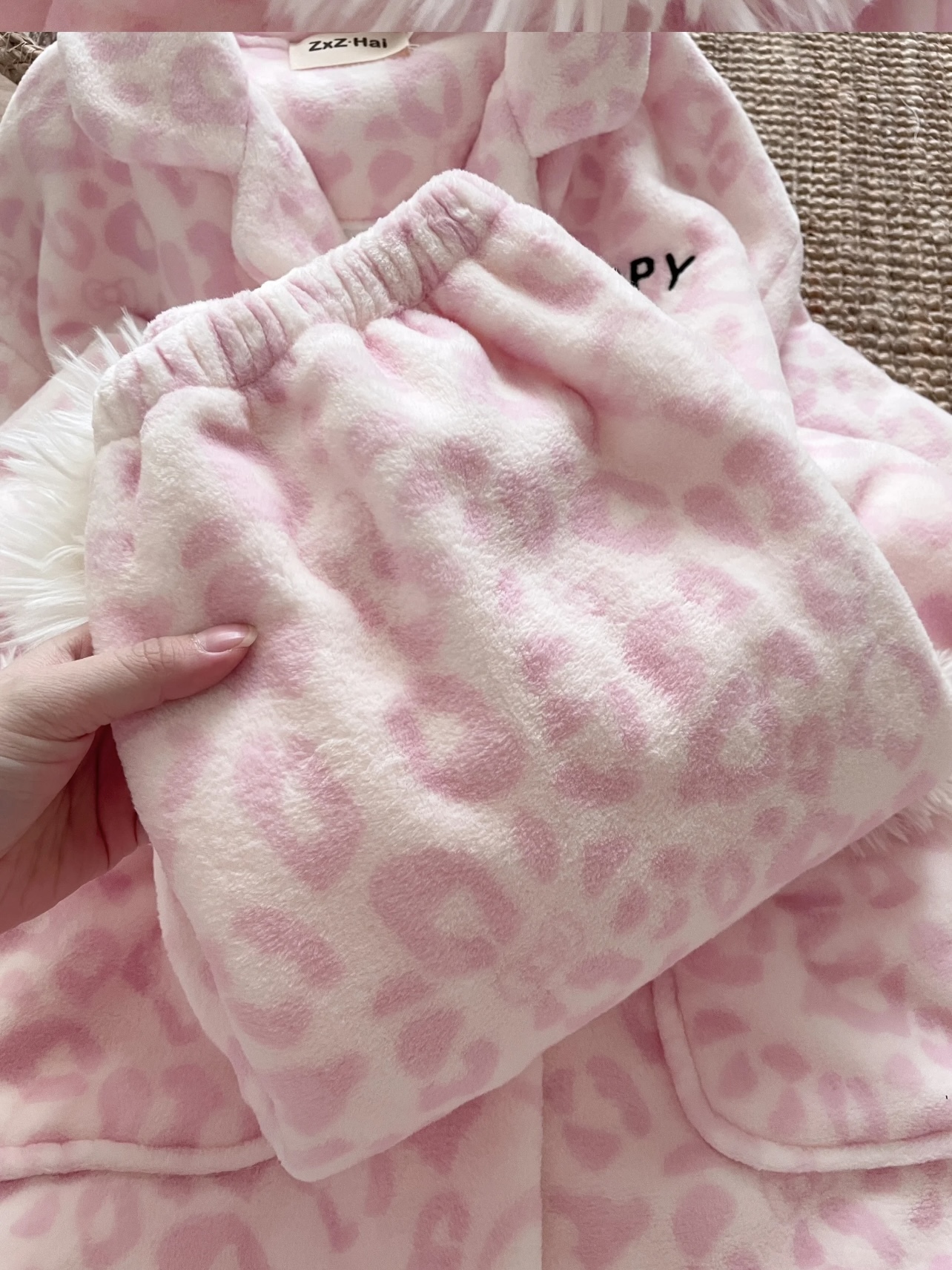 Leopard Print Hello Kitty Flannel Pajamas for Women, Thickened Warm Pajamas for Autumn and Winter