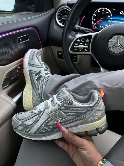 1906R “Grey Swan”