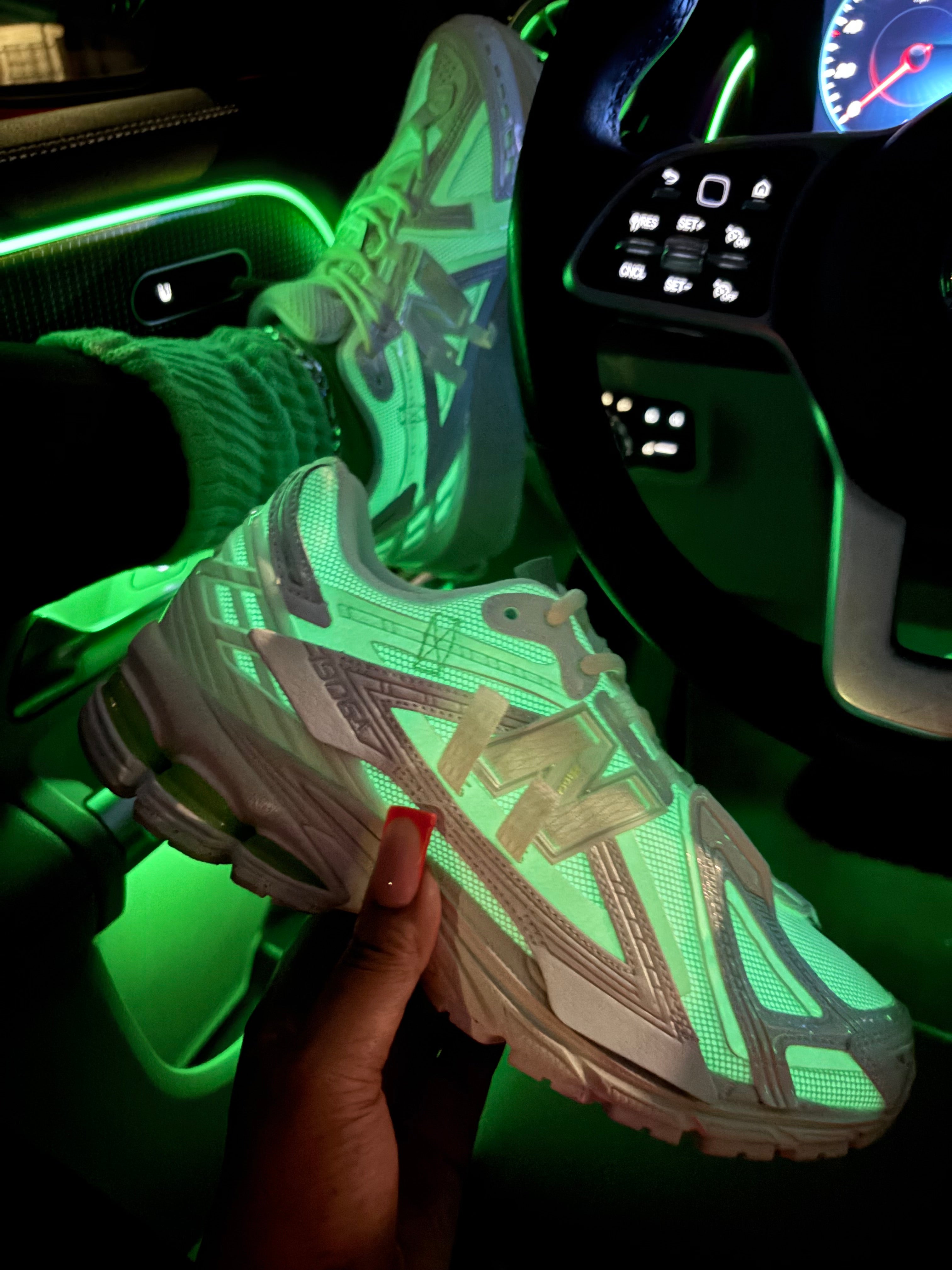 1906A “White/Mint Flash”