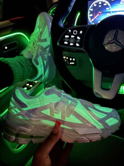 1906A “White/Mint Flash”