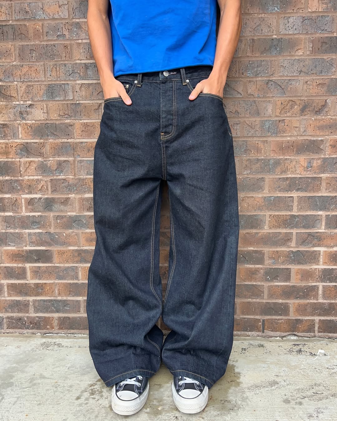 MULTI-POCKET BAGGY JEANS