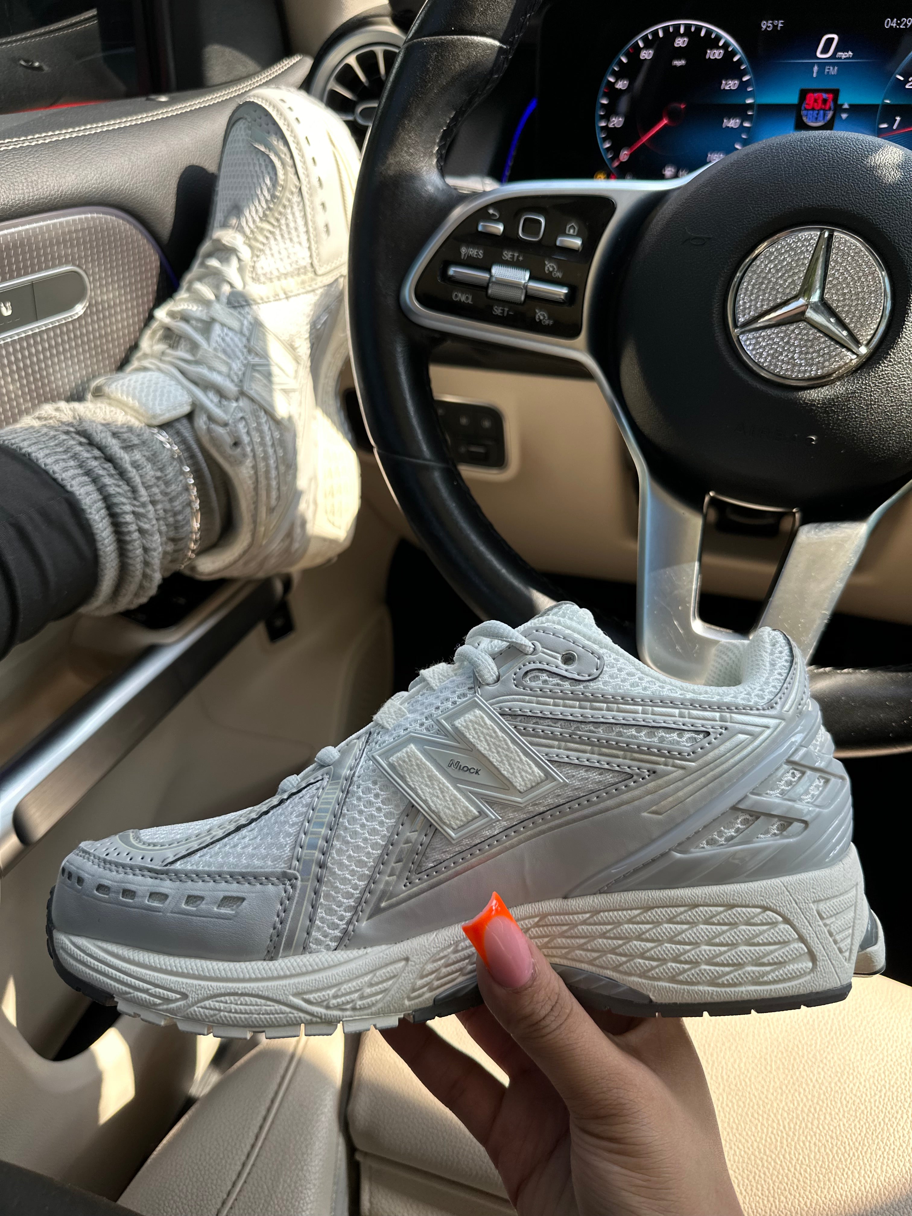 1906R “Silver Metallic”