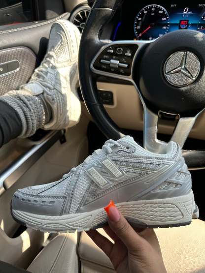 1906R “Silver Metallic”