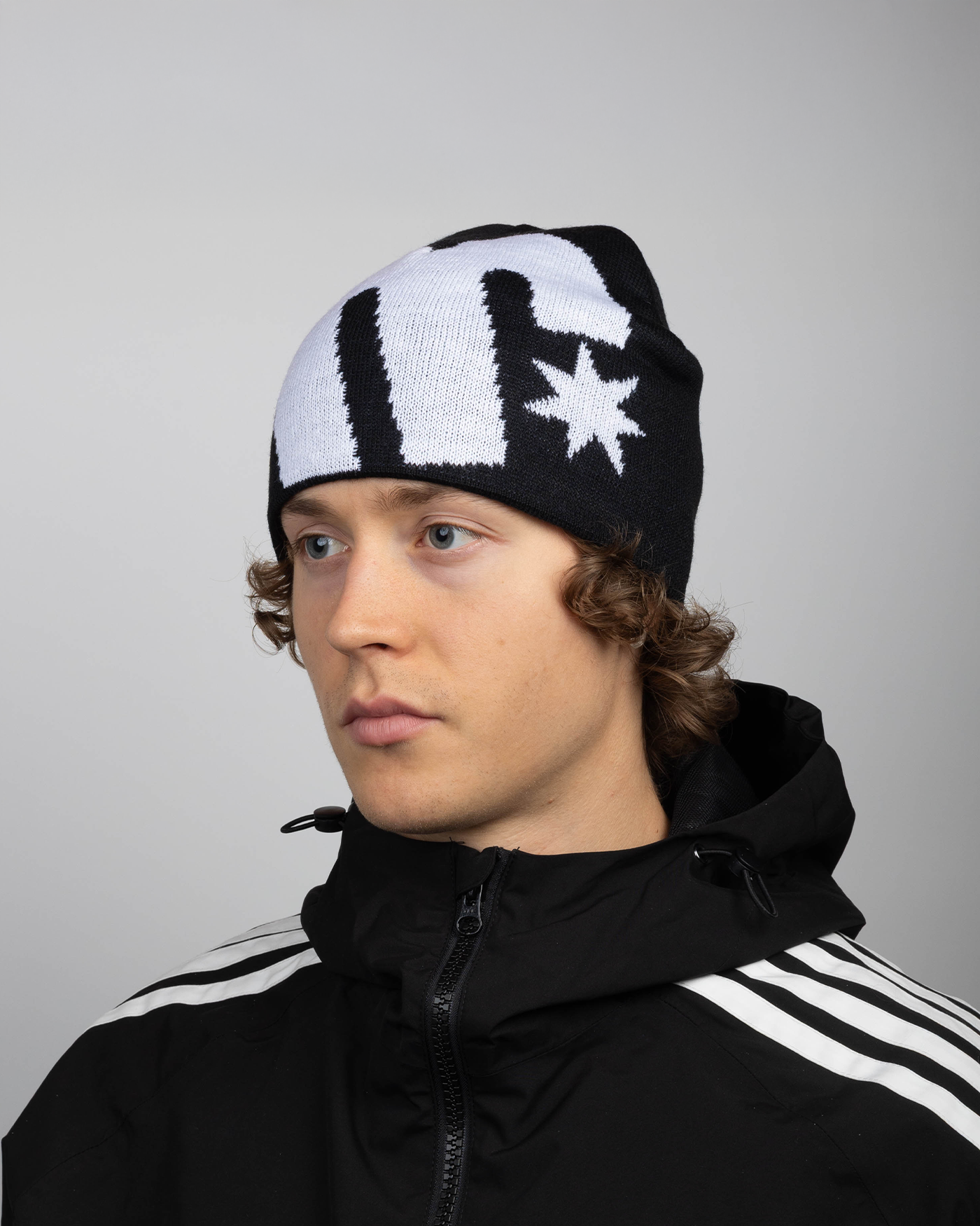 M STAR BEANIE BLACK