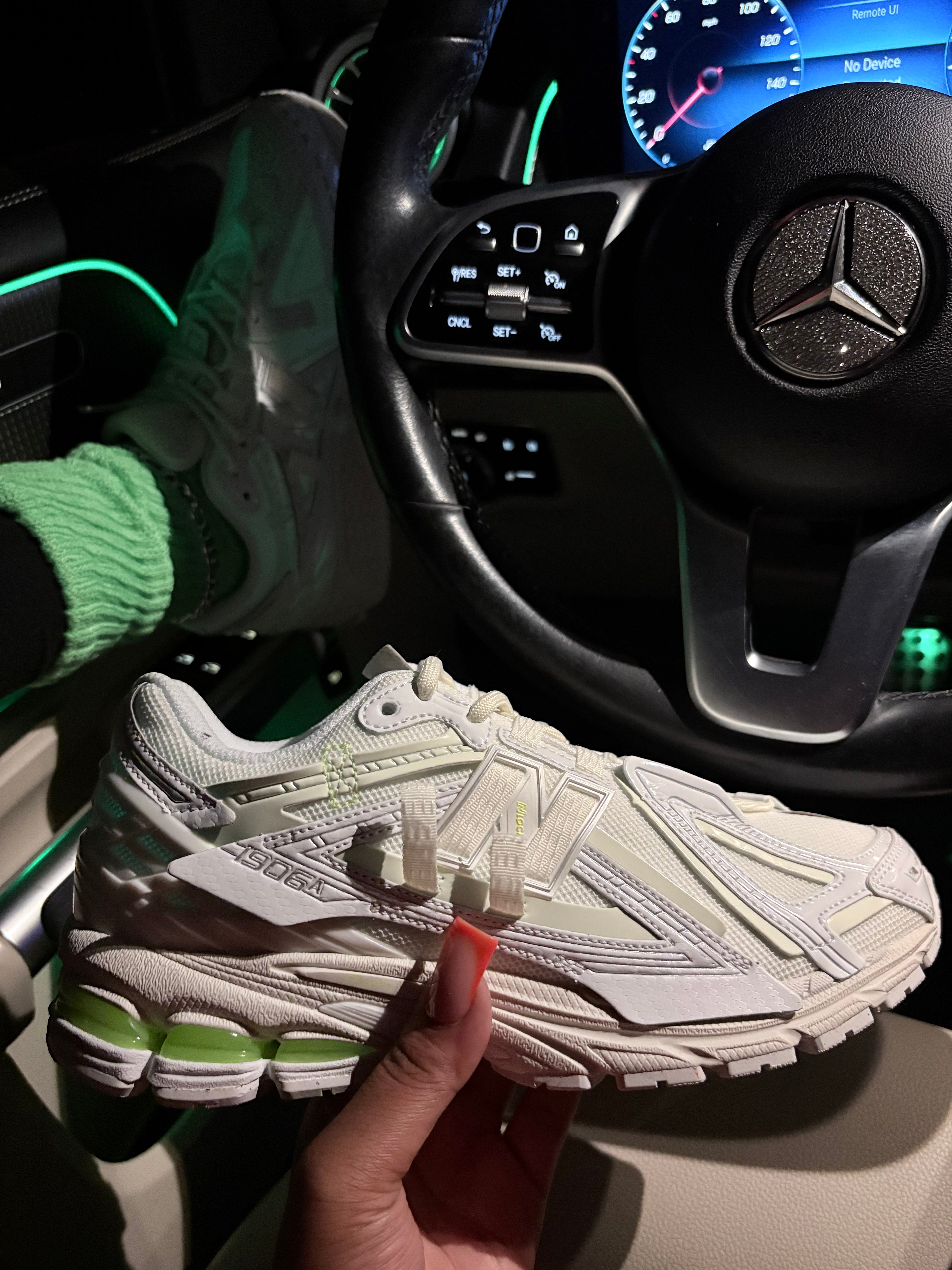 1906A “White/Mint Flash”