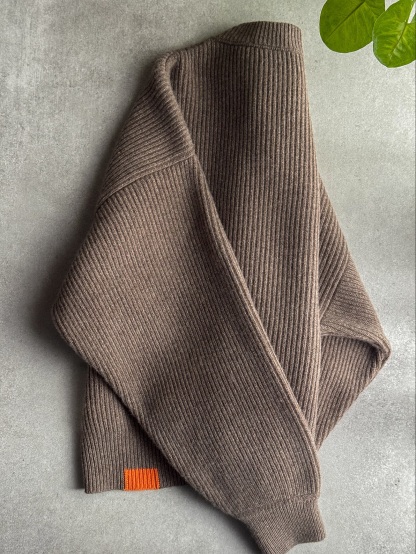 HEAVY RIBBED RELAXED KNIT SWEATER