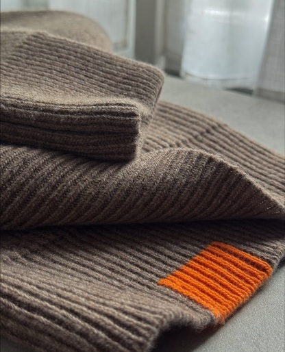 HEAVY RIBBED RELAXED KNIT SWEATER