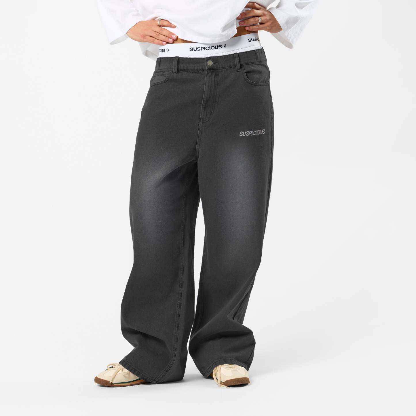 Winter 5 / Essentials Roomie Jeans - Black