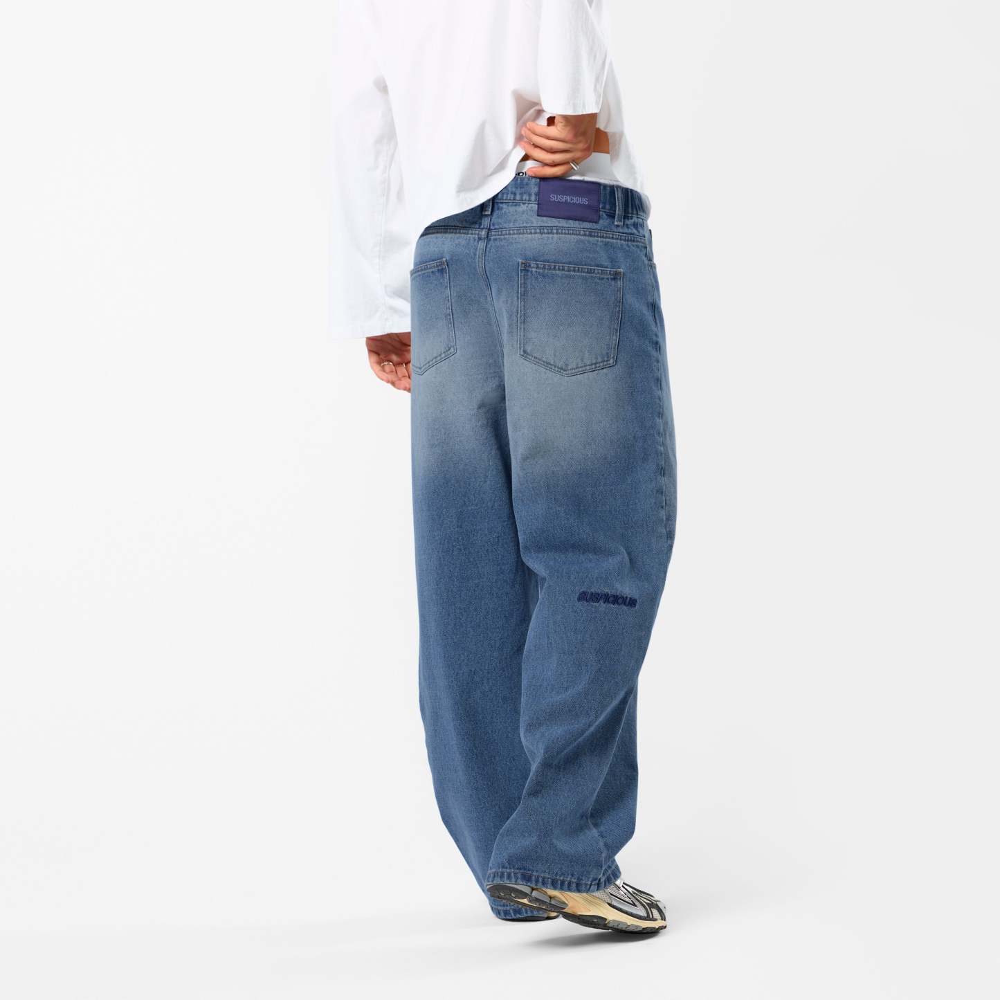 Winter 5 / Essentials Roomie Jeans - Washed Blue