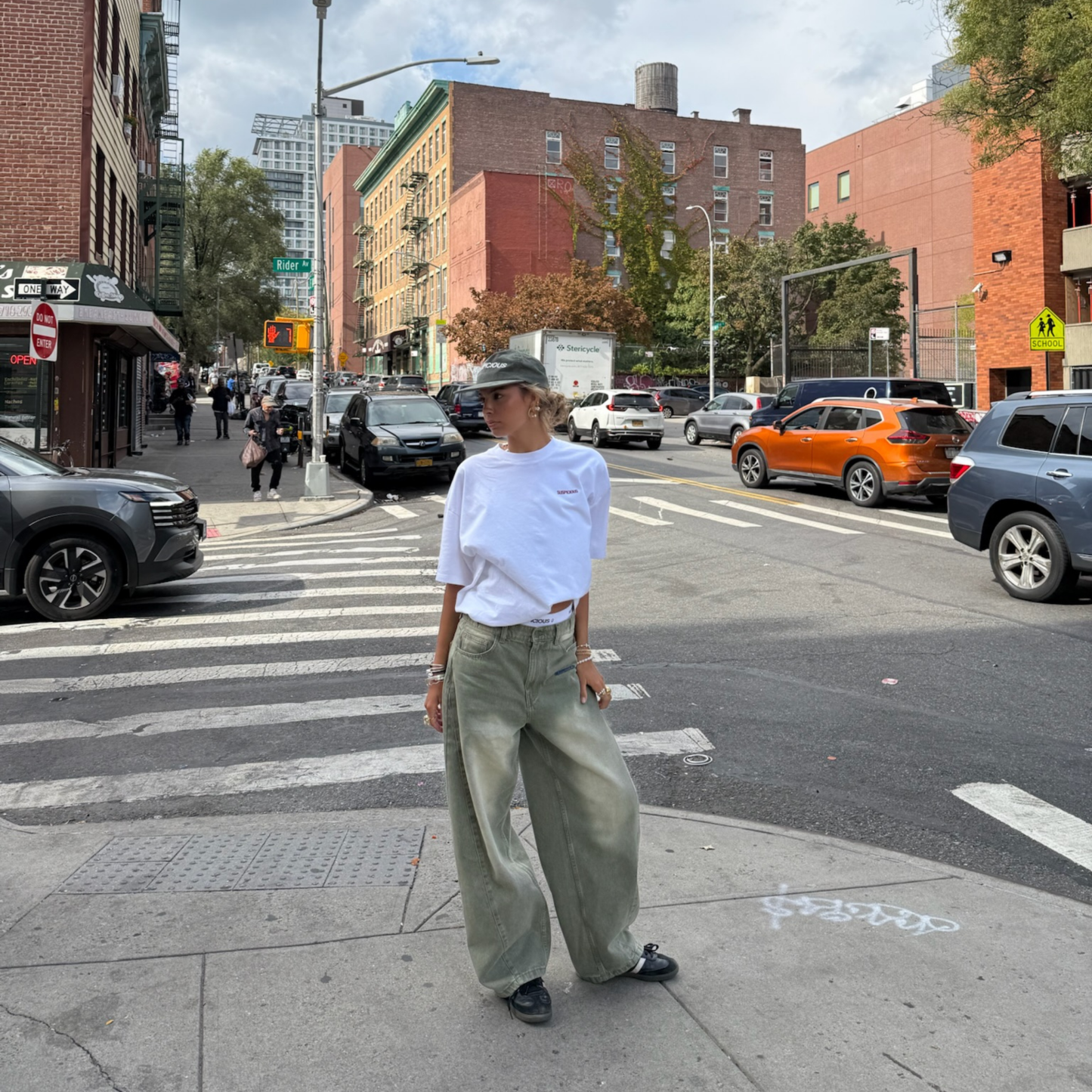 Winter1 / The Skier Tee - White