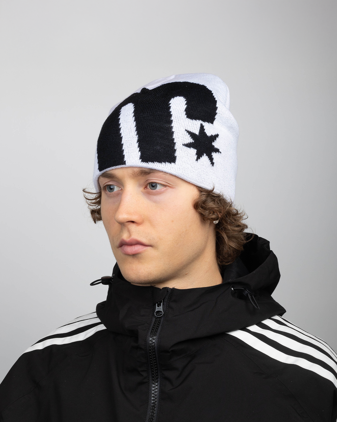 M STAR BEANIE WHITE