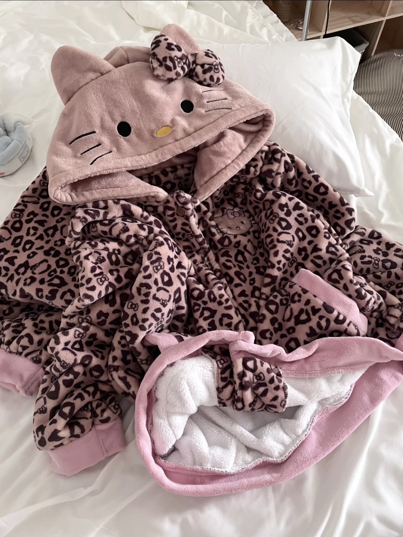 Leopard Print Hello Kitty Flannel Pajamas for Women, Thickened Warm Pajamas for Autumn and Winter