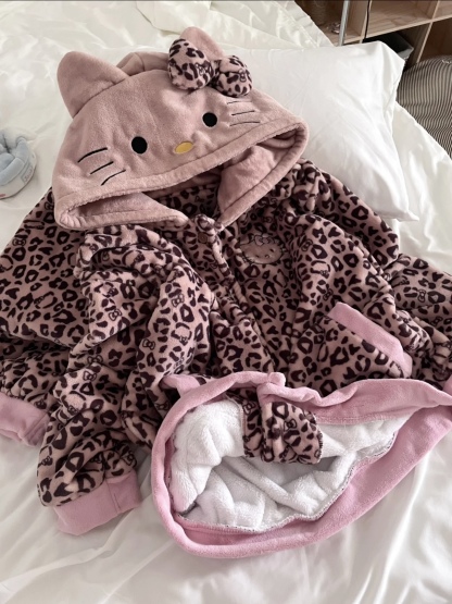 Leopard Print Hello Kitty Flannel Pajamas for Women, Thickened Warm Pajamas for Autumn and Winter