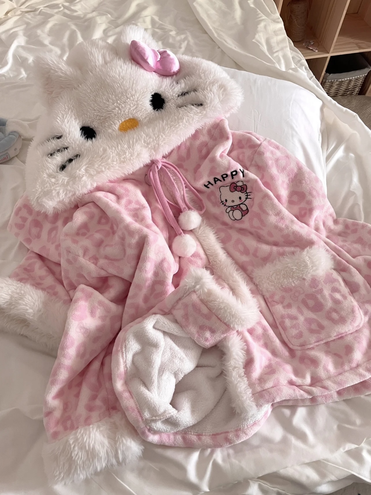 Leopard Print Hello Kitty Flannel Pajamas for Women, Thickened Warm Pajamas for Autumn and Winter