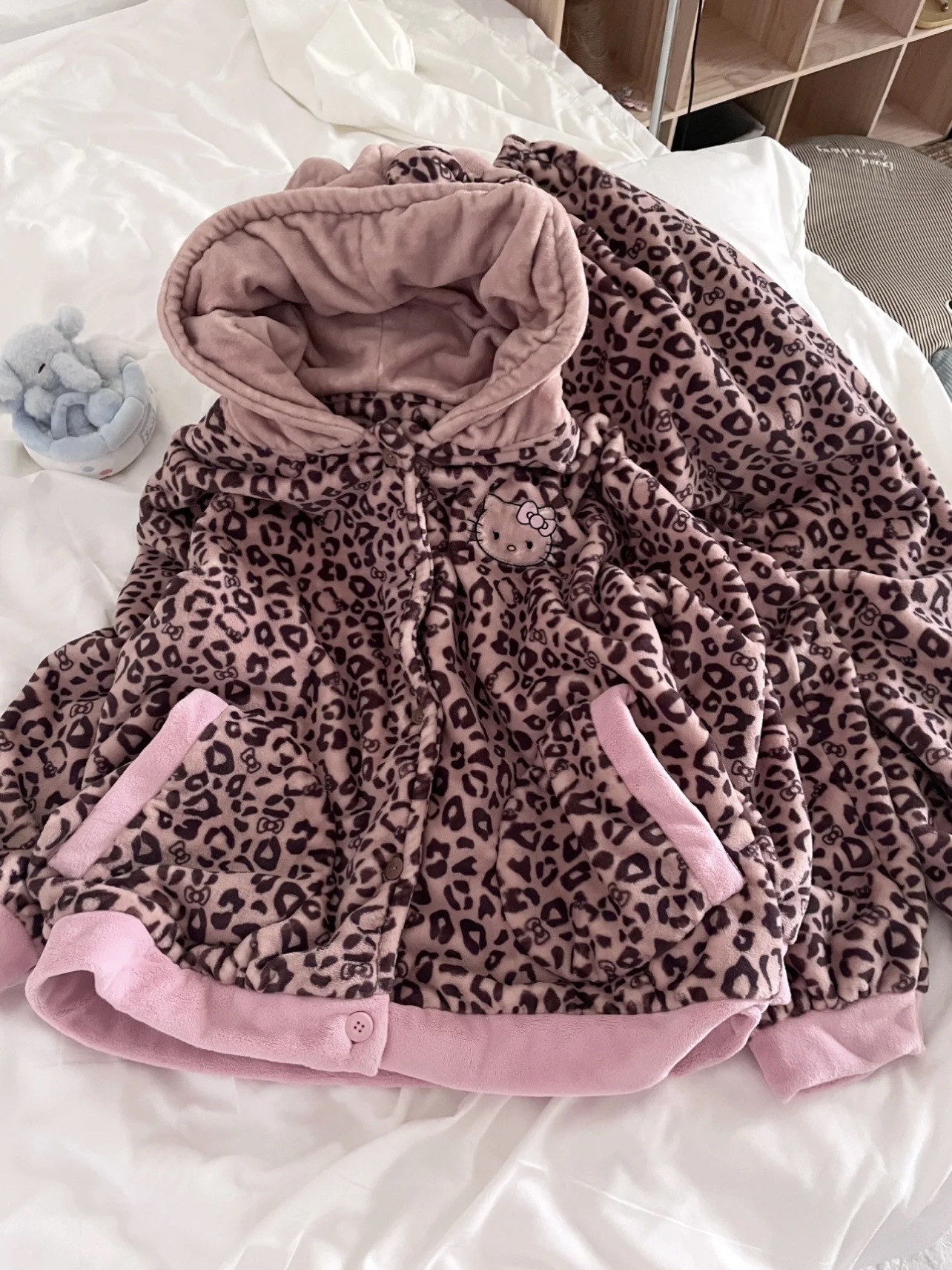 Leopard Print Hello Kitty Flannel Pajamas for Women, Thickened Warm Pajamas for Autumn and Winter