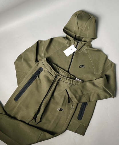 Conjunto  Tech Fleece 2024-OSI