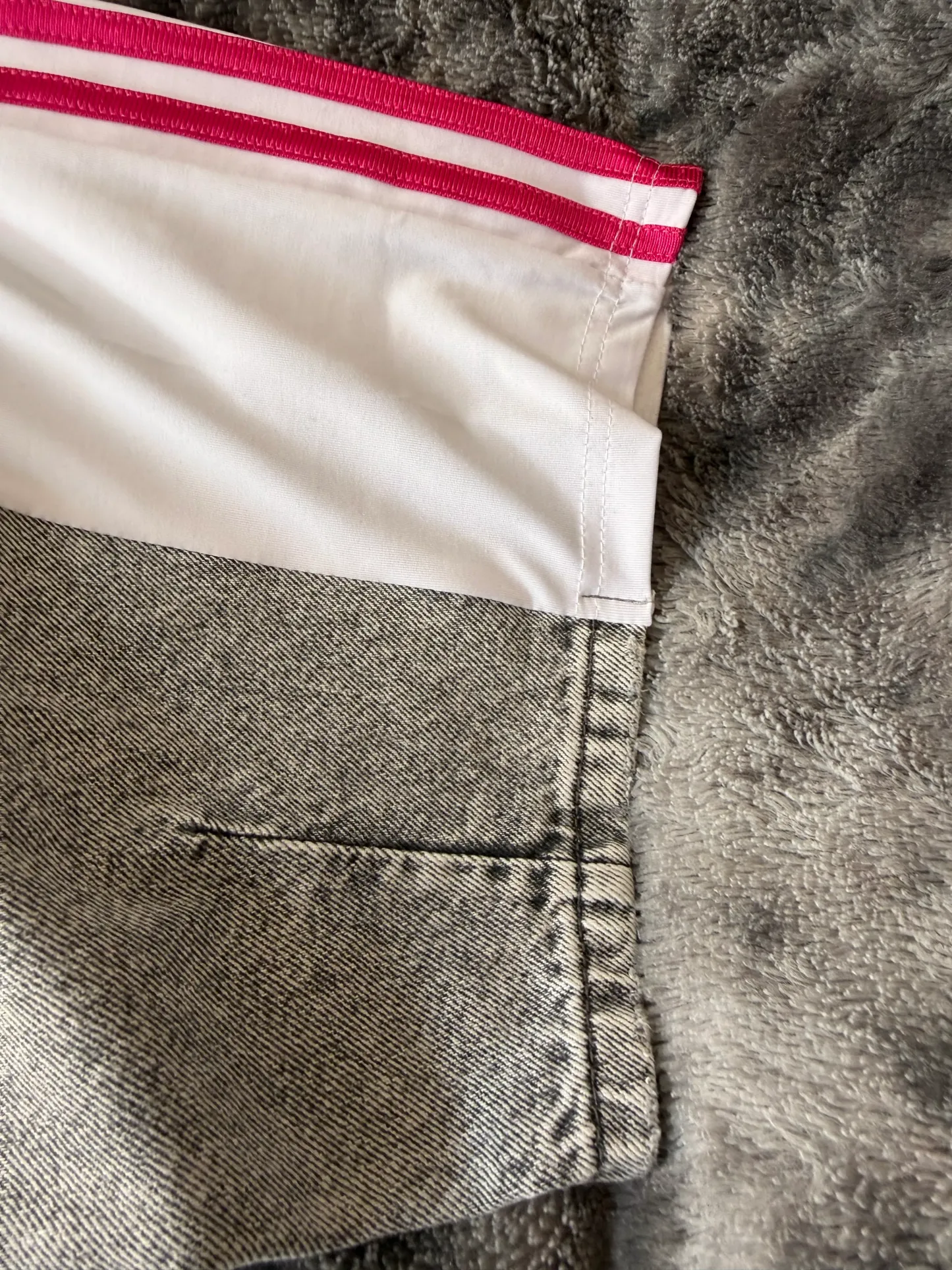 Custom Grey/White Baggy Jeans with Pink Stripes – One of a Kind – Size M