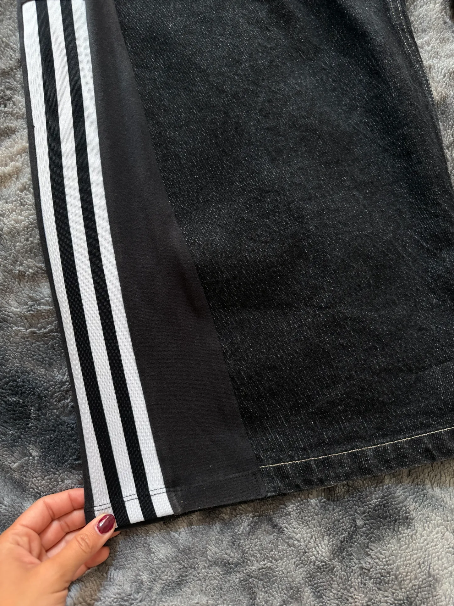 Custom Dark Grey Baggy Jeans with Three Stripes – One of a Kind – Size M