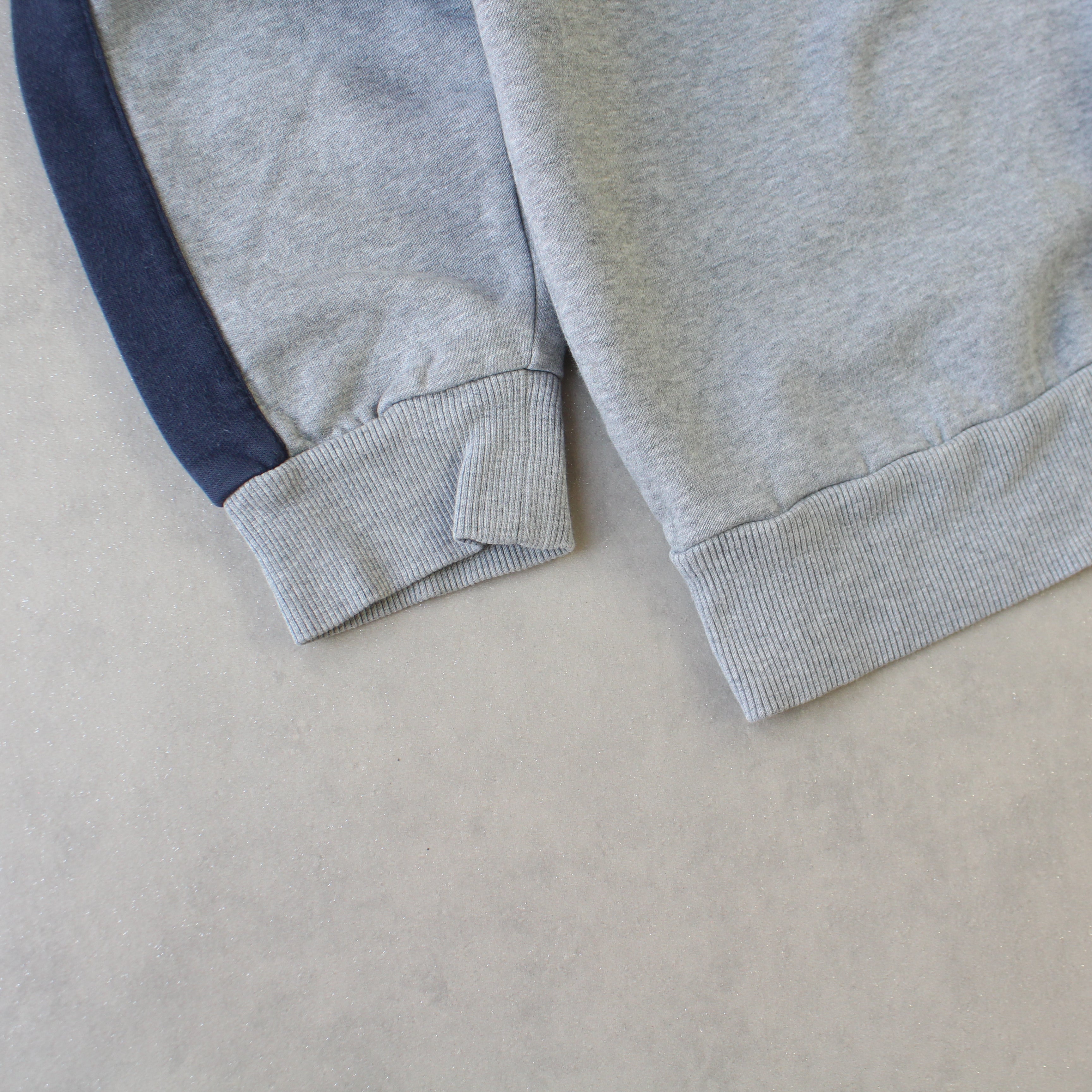 RARE 2000s  Sweatshirt Grey-OSI