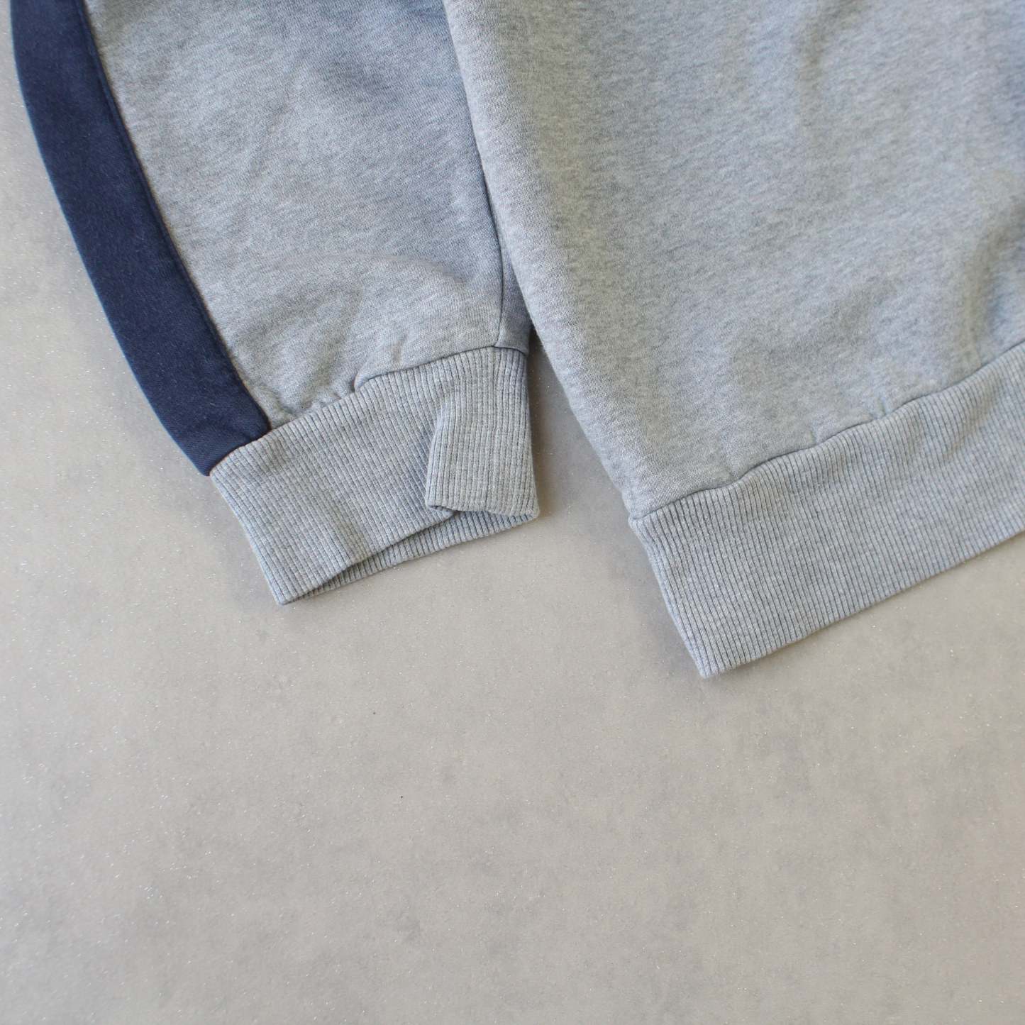 RARE 2000s  Sweatshirt Grey-OSI
