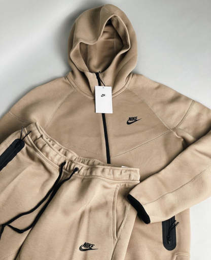 Conjunto  Tech Fleece 2024-OSI