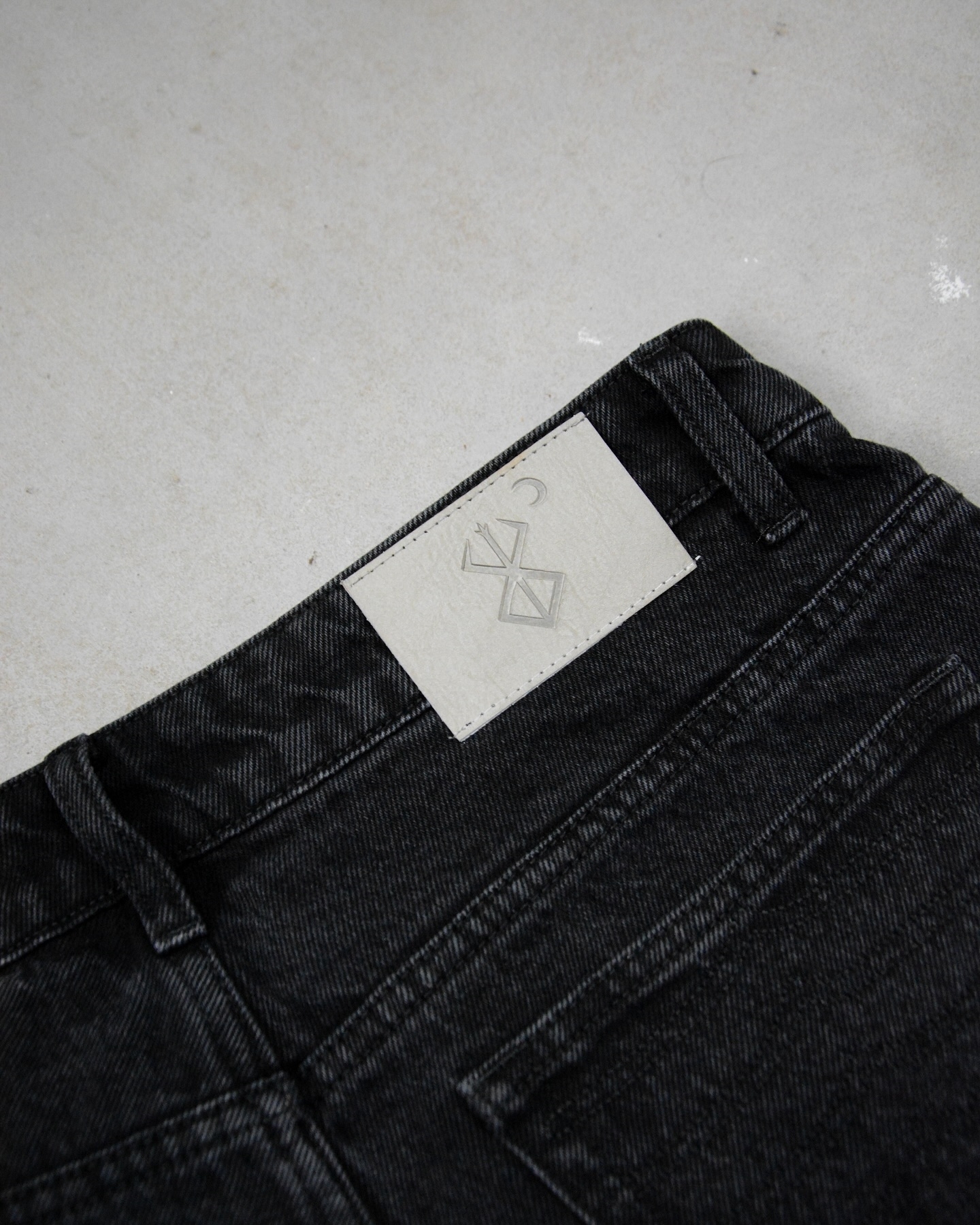 BLACK ARMOR JEANS-OSI