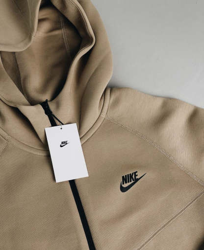 Conjunto  Tech Fleece 2024-OSI