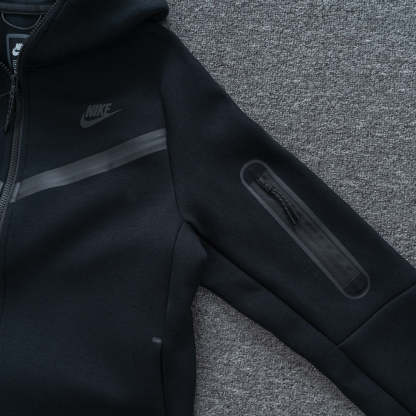 Conjunto  Tech Fleece Preto-OSI