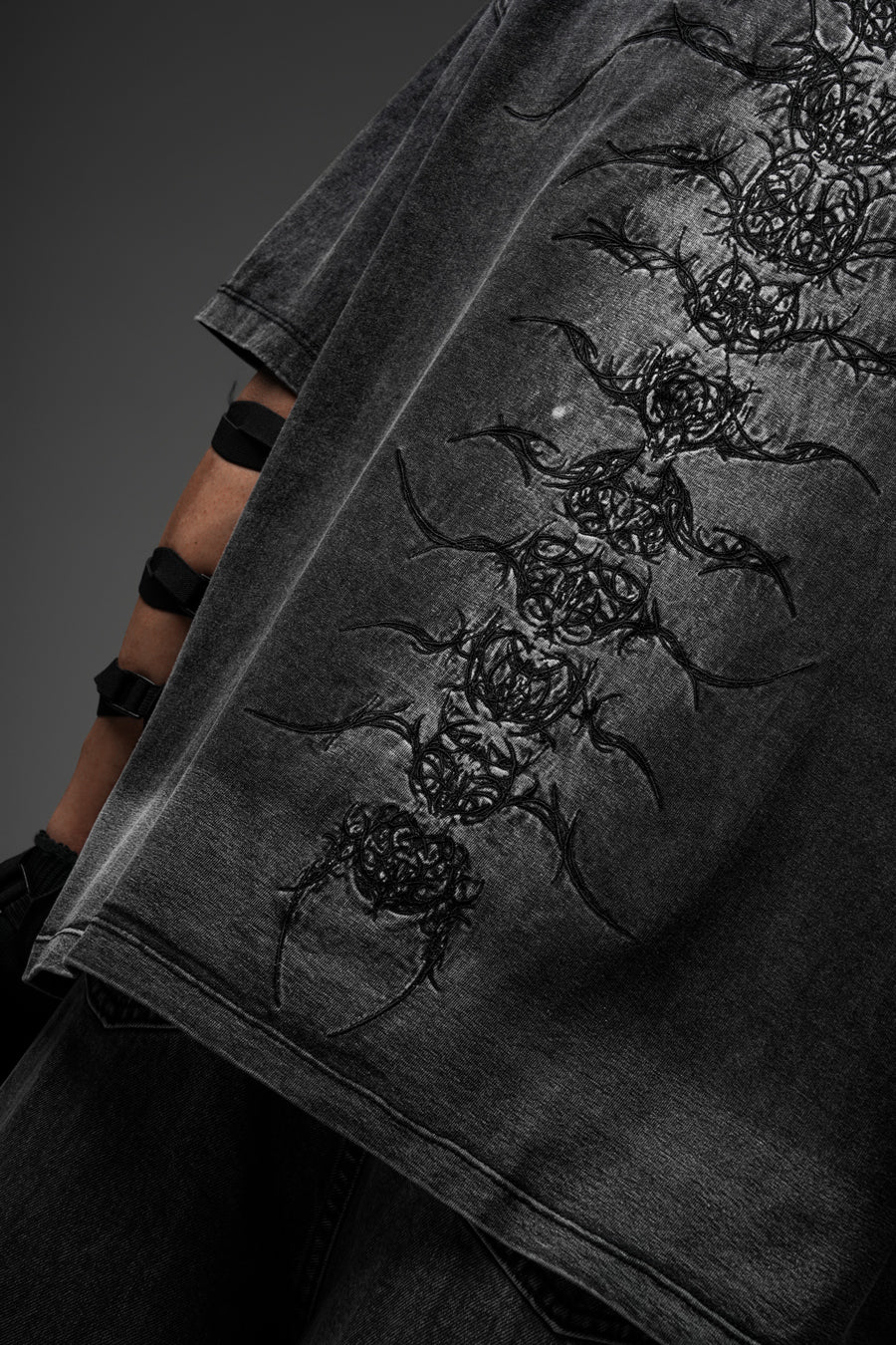 "CENTIPEDE" WASHED TEE-OSI