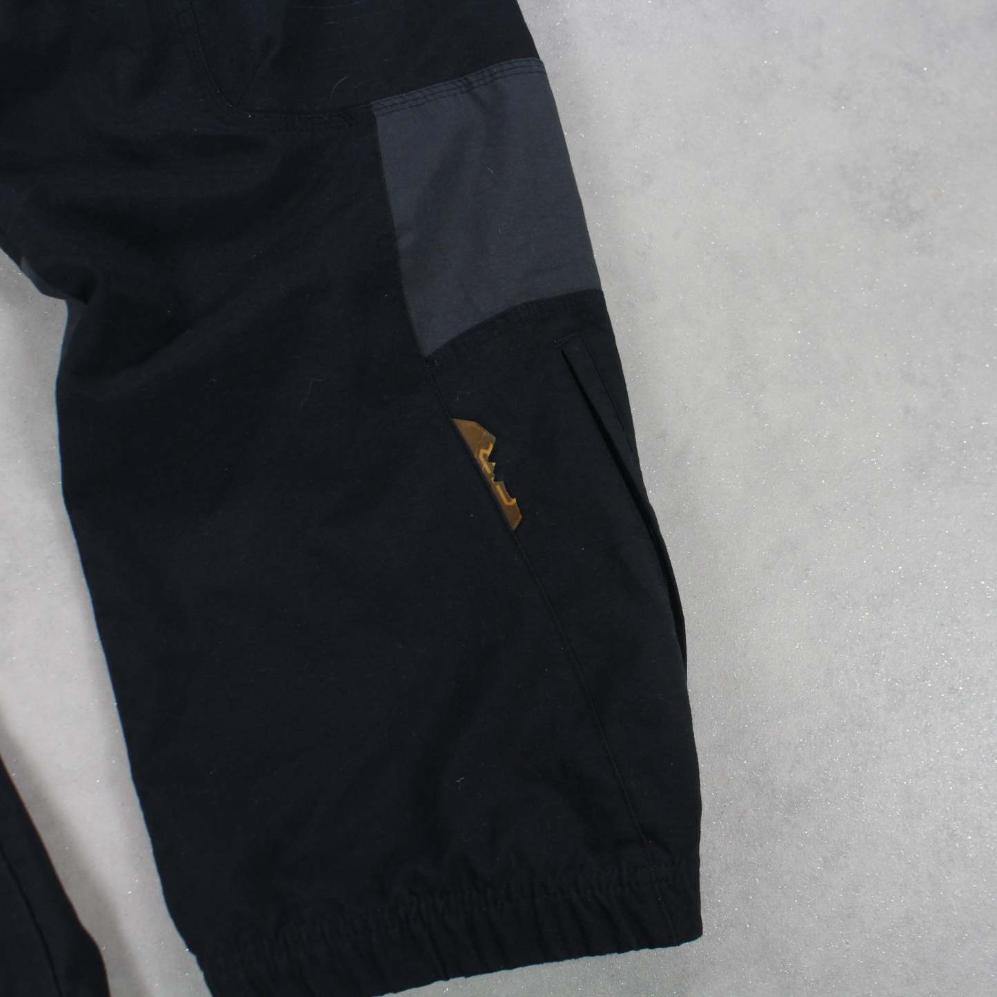 RARE 2000s Air Trackpants Black-OSI