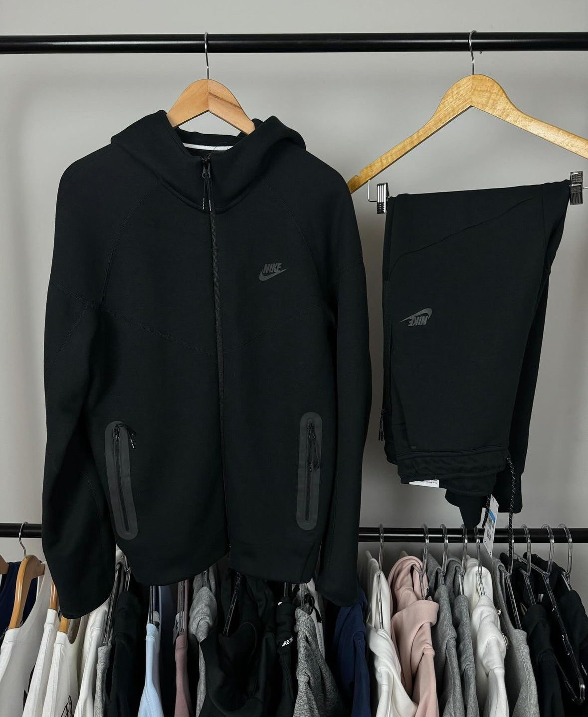 Conjunto  Tech Fleece Preto-OSI