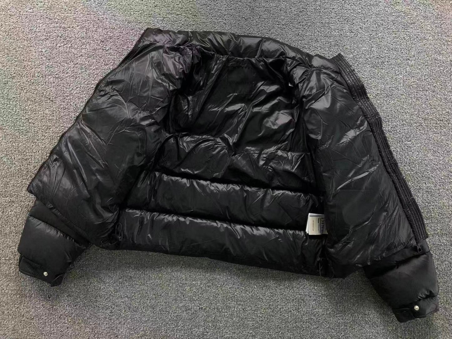 Moncler Cropped Puffer Black