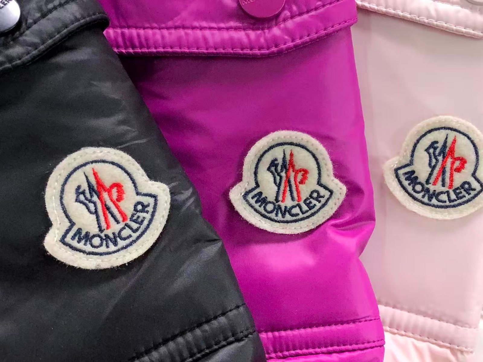 Moncler Cropped Puffer Black