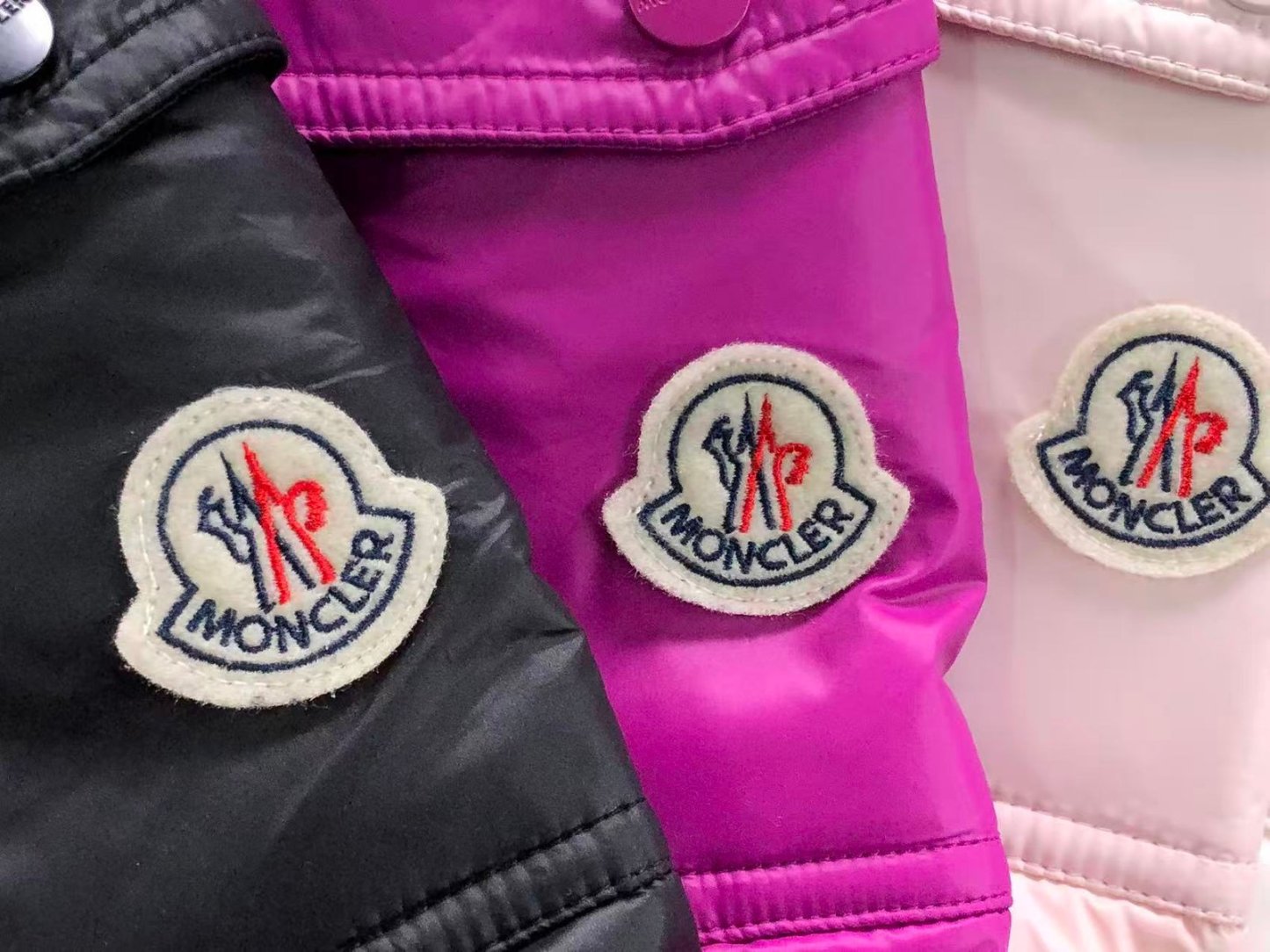 Moncler Cropped Puffer Black