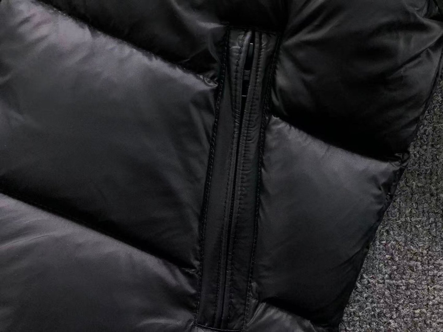 Moncler Cropped Puffer Black
