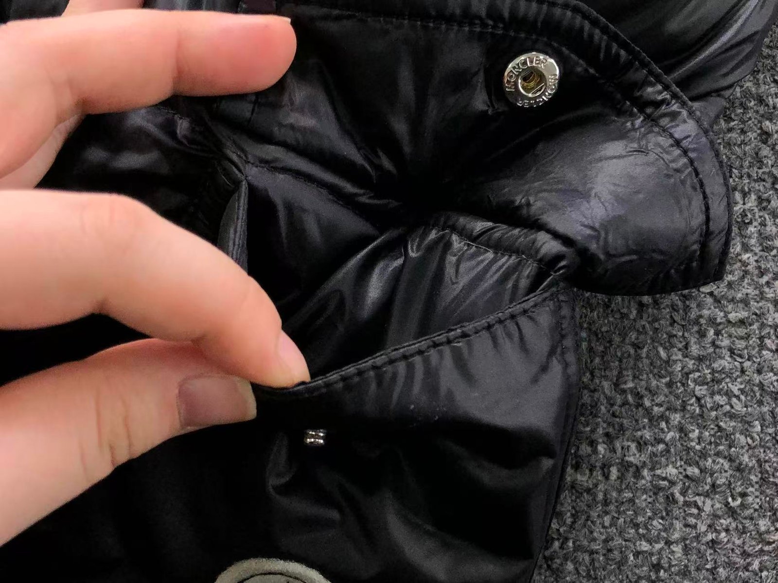 Moncler Cropped Puffer Black