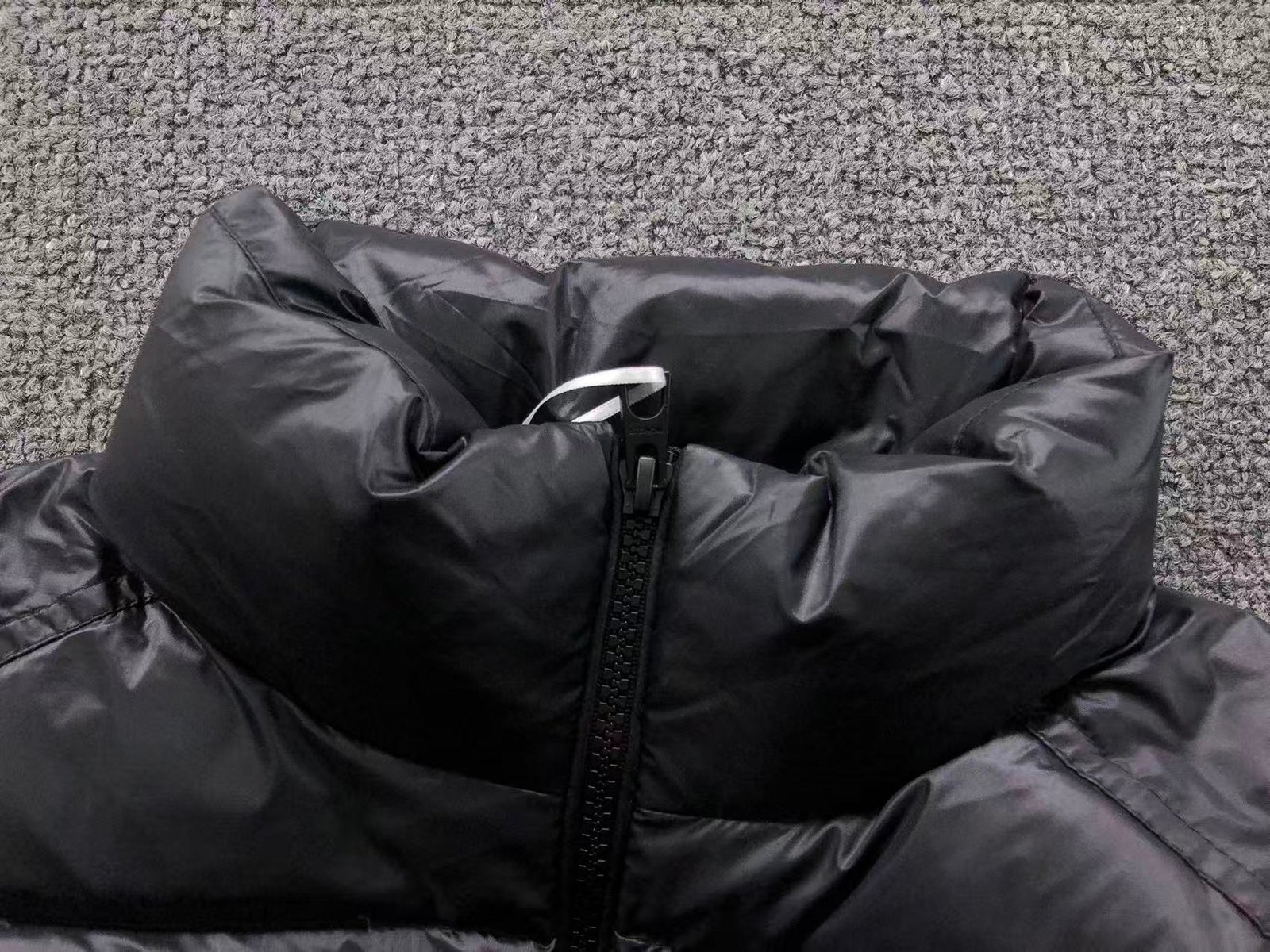 Moncler Cropped Puffer Black