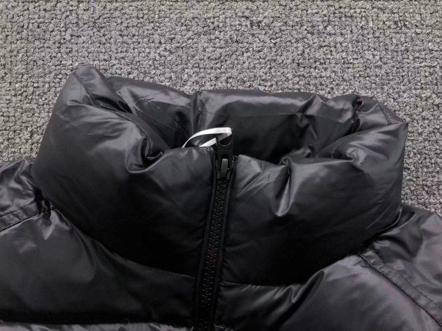 Moncler Cropped Puffer Black