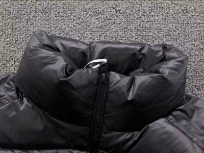 Moncler Cropped Puffer Black