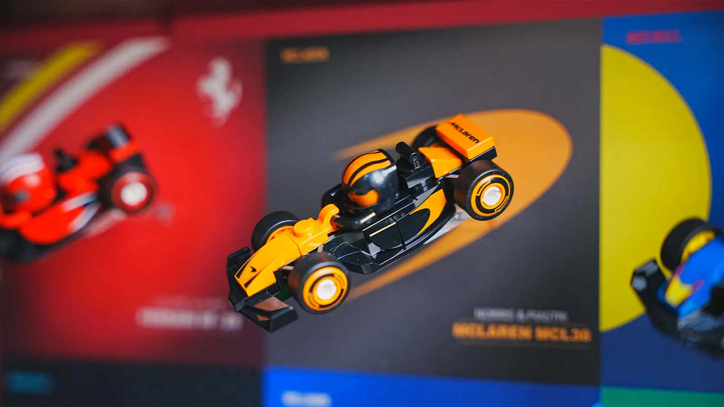 ™ Show Case for F1 Collectible Race Cars Plus(71049)