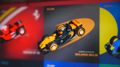 ™ Show Case for F1 Collectible Race Cars Plus(71049)