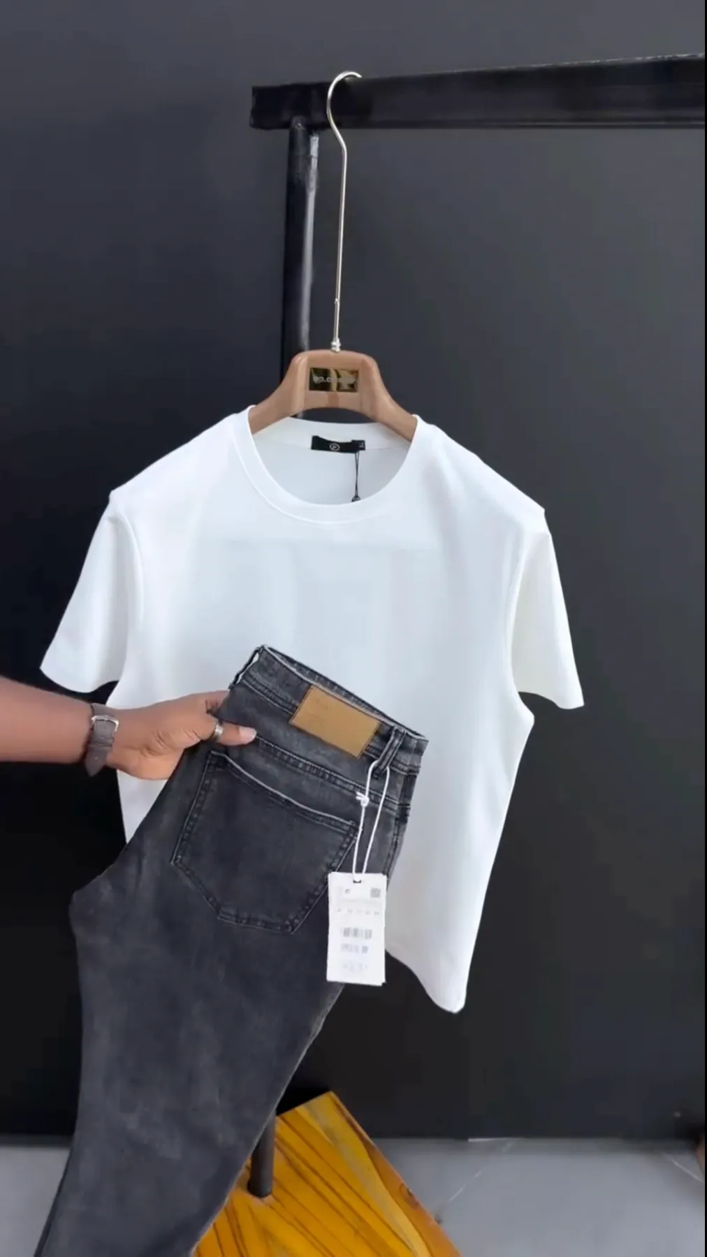 Essential Denim & Round-neck Outfit Image - 2