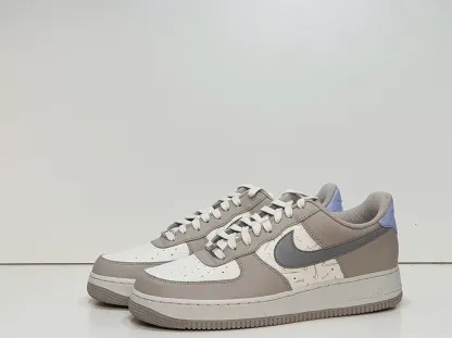 W Air Force 1 `07 Low `Mini Swoosh réfléchissant` DR7857-101 SIze 9 UK, 44 EUR