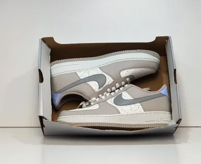 W Air Force 1 `07 Low `Mini Swoosh réfléchissant` DR7857-101 SIze 9 UK, 44 EUR