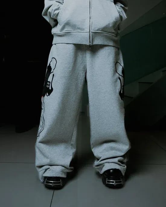 “AOT” SWEATS (GREY)