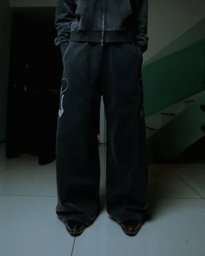 “AOT” SWEATS (STONE)