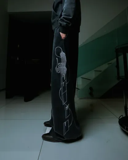 “AOT” SWEATS (STONE)