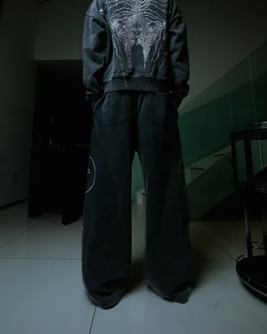 “AOT” SWEATS (STONE)